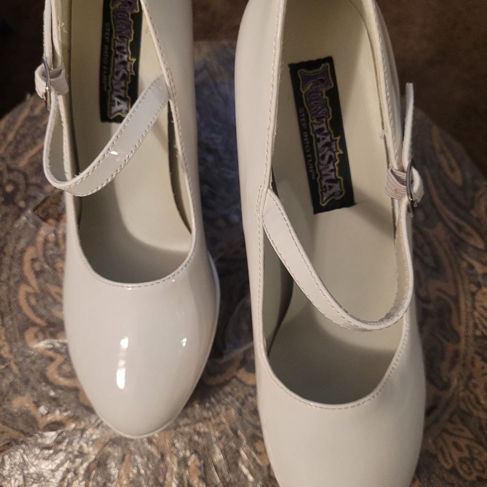 White heels - Picture 5 of 9